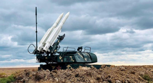 ЗРК «Бук-М1» сжёг редкий российский разведывательный дрон класса «Птеро» (видео)
ЗРК «Бук-М1» сжёг редкий российский разведывательный дрон класса «Птеро» (видео)