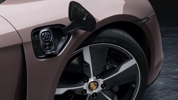Porsche представила четвёртую версию электрического Taycan: задний привод, две комплектации и запас хода до 484 км
Porsche представила четвёртую версию электрического Taycan: задний привод, две комплектации и запас хода до 484 км