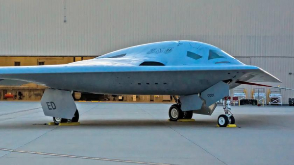 
							Ядерный бомбардировщик нового поколения B-21 Raider начал рулёжные испытания в преддверии первого полёта
						