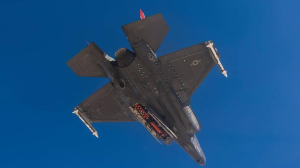 Австралия вооружит истребители пятого поколения F-35 Lightning II ракетами AGM-158C LRASM и JSM
Австралия вооружит истребители пятого поколения F-35 Lightning II ракетами AGM-158C LRASM и JSM