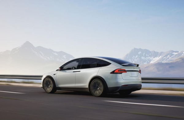 
						Tesla просит жителей Техаса не заряжать электромобили, а майнерам пришлось отключить фермы &ndash; всё из-за аномальной жары
					