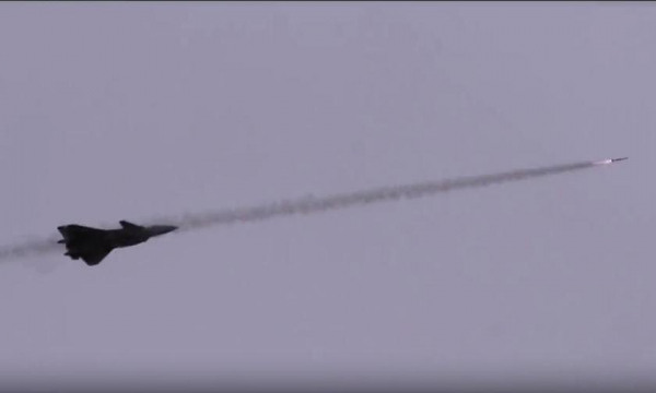 Китай впервые показал, как истребитель пятого поколения J-20 Mighty Dragon запустил ракету для отработки уничтожения вражеских самолётов
Китай впервые показал, как истребитель пятого поколения J-20 Mighty Dragon запустил ракету для отработки уничтожения вражеских самолётов