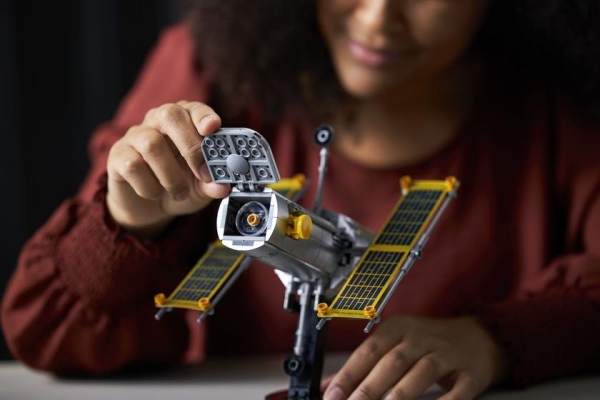 LEGO совместно с NASA представила набор Space Shuttle Discovery за $199
LEGO совместно с NASA представила набор Space Shuttle Discovery за $199