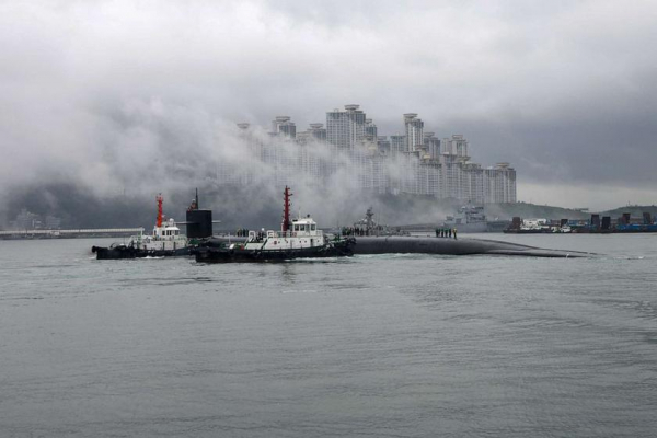 
							ABC News показал эксклюзивный сюжет с атомной субмарины USS Kentucky (SSBN-737), которая может нести ядерное оружие и недавно прибыла в Республику Корея
						