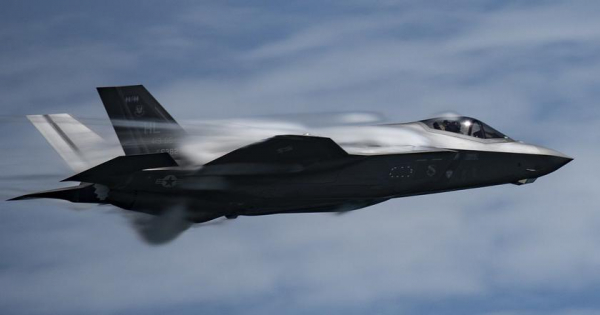 Швейцария сможет купить 36 истребителей пятого поколения F-35 Lightning II на сумму $6 000 000 000
Швейцария сможет купить 36 истребителей пятого поколения F-35 Lightning II на сумму $6 000 000 000