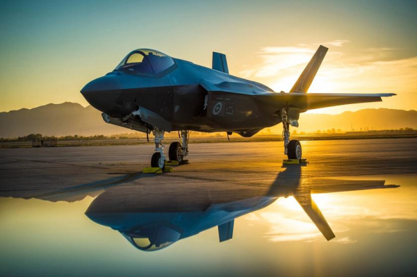 Lockheed Martin анонсирует новые задержки в поставках истребителей пятого поколения F-35 Lightning II – в 2023 году Пентагон получит на две дюжины самолётов меньше
Lockheed Martin анонсирует новые задержки в поставках истребителей пятого поколения F-35 Lightning II – в 2023 году Пентагон получит на две дюжины самолётов меньше