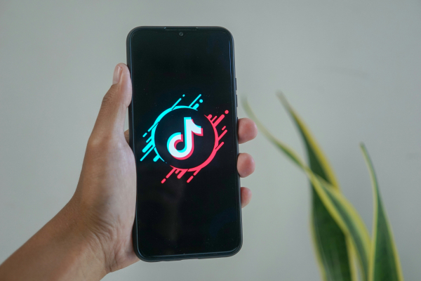 TikTok тестирует функцию генерации песен на основе ИИ TikTok тестирует функцию генерации песен на основе ИИ