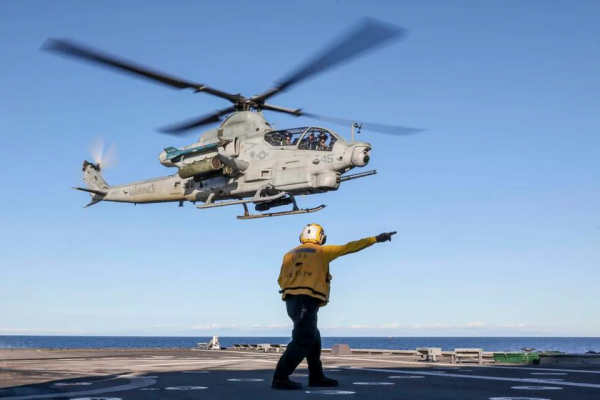 Корпус морской пехоты оснастит вертолёты AH-1Z Viper ракетами AIM-9X Sidewinder Block II и AIM-120 AMRAAM дальностью пуска до 180 км
Корпус морской пехоты оснастит вертолёты AH-1Z Viper ракетами AIM-9X Sidewinder Block II и AIM-120 AMRAAM дальностью пуска до 180 км