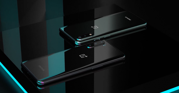 
						Видео-концепт OnePlus Aurora (aka Billie): &laquo;дырявый&raquo; дисплей, двойная или тройная камера и стеклянный корпус с двумя расцветками
					