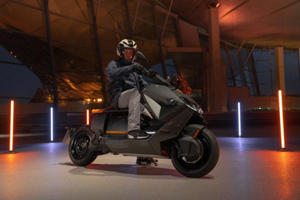
						BMW Motorrad CE 04: электроскутер с запасом хода 130 км, разгоном до 50 км/ч за 2.6 сек и ценником от $12 000
					