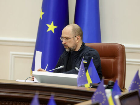 14,6 млрд м³ и 1,5 млн тонн угля. Шмыгаль заявил, что в Украине достаточно ресурсов для прохождения отопительного сезона 14,6 млрд м³ и 1,5 млн тонн угля. Шмыгаль заявил, что в Украине достаточно ресурсов для прохождения отопительного сезона