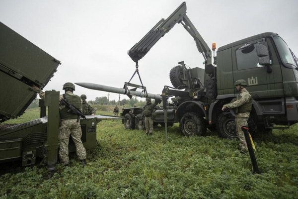 Литва впервые использовала зенитно-ракетный комплекс NASAMS с ракетами SL-AMRAAM на учениях
Литва впервые использовала зенитно-ракетный комплекс NASAMS с ракетами SL-AMRAAM на учениях