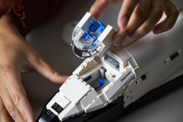 LEGO совместно с NASA представила набор Space Shuttle Discovery за $199
LEGO совместно с NASA представила набор Space Shuttle Discovery за $199