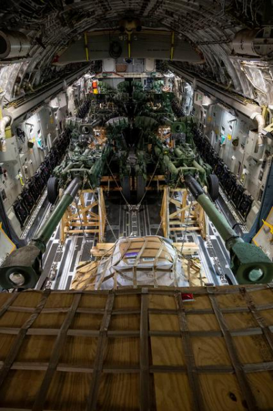 
						Новая партия дальнобойных гаубиц М777 из США готова к отправке в Украину (фото)
					
