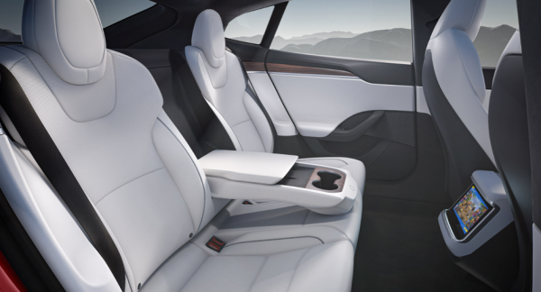 Tesla Model S (2021): обновлённый салон, штурвал вместо руля, запас хода более 837 км и компьютер с мощностью, как у PlayStation 5
Tesla Model S (2021): обновлённый салон, штурвал вместо руля, запас хода более 837 км и компьютер с мощностью, как у PlayStation 5