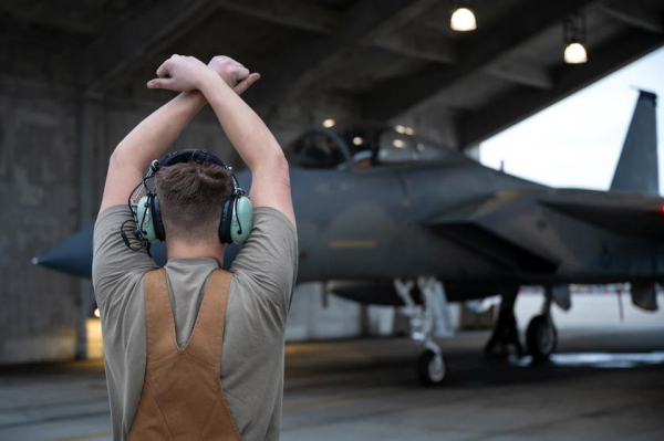 США запустили процесс вывода истребителей F-15 Eagle с авиабазы «Кадена» в Японии, где самолёты служили с 1979 года
США запустили процесс вывода истребителей F-15 Eagle с авиабазы «Кадена» в Японии, где самолёты служили с 1979 года