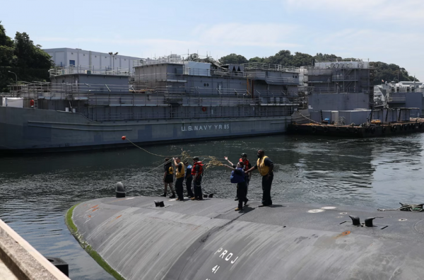 
							США отправили в Японию одну из самых больших в мире субмарин &ndash; USS Michigan класса Ohio со 154 крылатыми ракетами Tomahawk прибыла в порт Йокосука
						