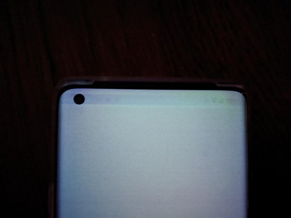 
						У флагмана OnePlus 8 Pro проблемы с экраном
					
