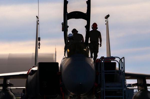 ВВС США хотят списать 119 истребителей четвёртого поколения F-15E Strike Eagle и провести модернизацию оставшихся 99 самолётов
ВВС США хотят списать 119 истребителей четвёртого поколения F-15E Strike Eagle и провести модернизацию оставшихся 99 самолётов