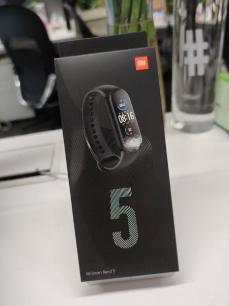 
						Фитнес-трекер Xiaomi Mi Band 5 уже в европейских магазинах: без NFC, Alexa и датчика уровня кислорода в крови
					