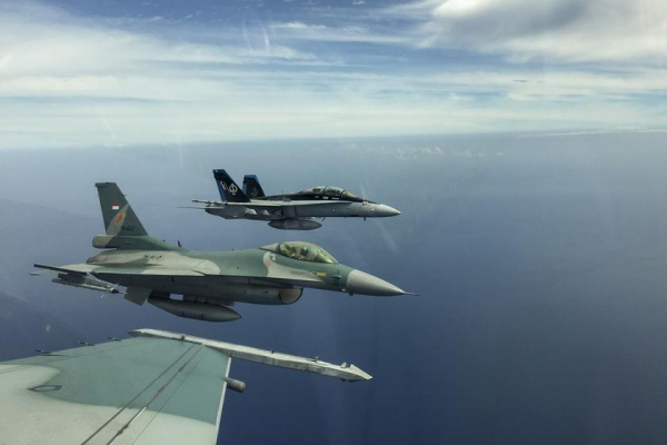 
							Истребители F-16 Fighting Falcon помогли затопить индонезийский фрегат Slamet Riyadi &ndash; удары наносились ракетами Exocet MM40 Block 3, C-802, C-705 и бомбами M117/MK-12
						