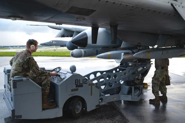 ВВС США хотят использовать штурмовики A-10 Thunderbolt II вместе со сверхзвуковыми бомбардировщиками B-1B Lancer для уничтожения вражеских систем ПВО
ВВС США хотят использовать штурмовики A-10 Thunderbolt II вместе со сверхзвуковыми бомбардировщиками B-1B Lancer для уничтожения вражеских систем ПВО