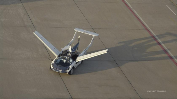 Добро пожаловать в будущее: летающий автомобиль-трансформер AirCar совершил первый в истории перелет между городами
Добро пожаловать в будущее: летающий автомобиль-трансформер AirCar совершил первый в истории перелет между городами