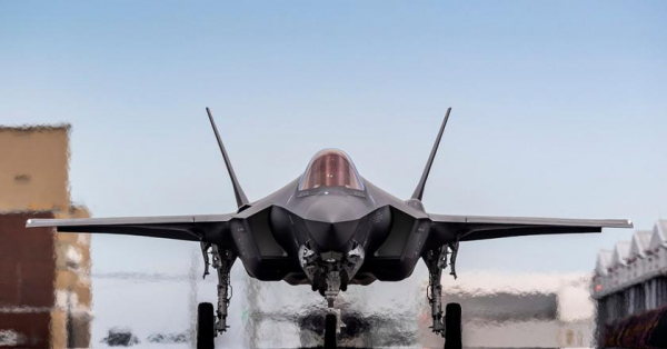 Lockheed Martin хочет в этом году подписать контракт на производство сотен новых истребителей пятого поколения F-35 Lightning II
Lockheed Martin хочет в этом году подписать контракт на производство сотен новых истребителей пятого поколения F-35 Lightning II