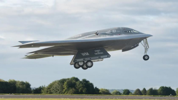 
							ВВС США опубликовали видео первого полёта ядерного бомбардировщика B-2 Spirit после почти полугодичной паузы
						