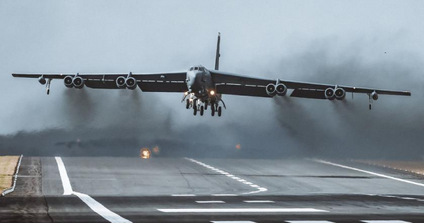 США перекинули в Европу четыре ядерных бомбардировщика B-52 Stratofortress
США перекинули в Европу четыре ядерных бомбардировщика B-52 Stratofortress