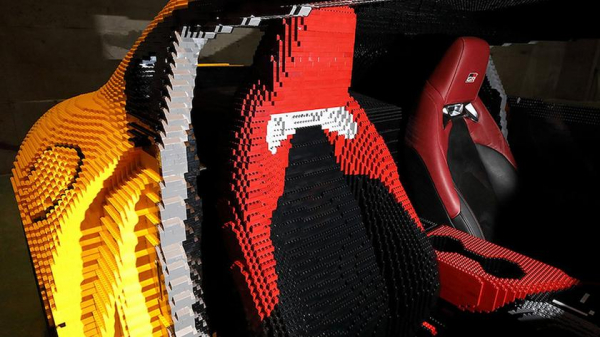 LEGO представила действующую модель легендарного автомобиля Toyota Supra в натуральную величину
LEGO представила действующую модель легендарного автомобиля Toyota Supra в натуральную величину