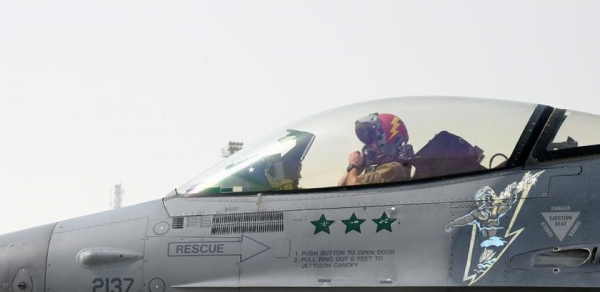 
							США отправили в Персидский залив для сдерживания Ирана истребитель F-16 Fighting Falcon, который в одном бою уничтожил три самолёта J-21 Jastreb
						