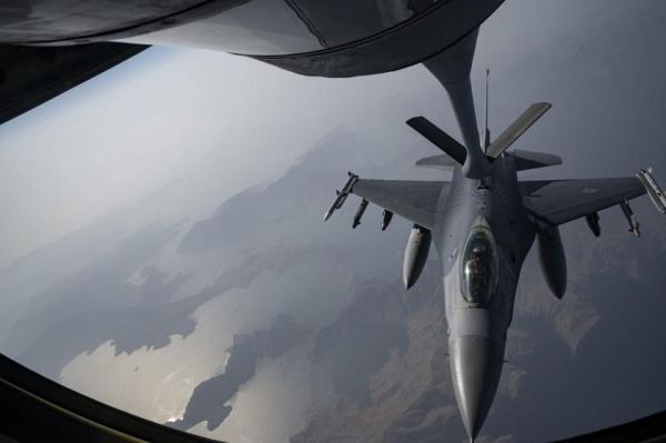 
							США отправили в Персидский залив для сдерживания Ирана истребитель F-16 Fighting Falcon, который в одном бою уничтожил три самолёта J-21 Jastreb
						