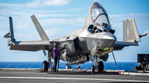 
							ВВС США платят в среднем $82,5 млн за истребитель F-35A, а стоимость F-35B и F-35C превышает $100 млн
						