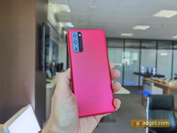 "Молодёжный" флагман Samsung Galaxy S20 FE своими глазами
"Молодёжный" флагман Samsung Galaxy S20 FE своими глазами