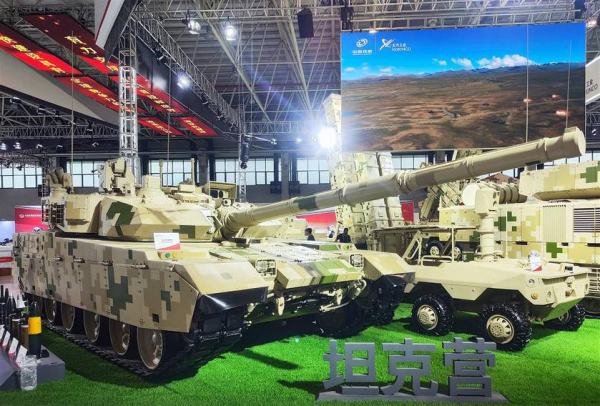 
							Китай представил модернизированную версию танка VT4 &ndash; он имеет улучшенную защиту, повышенную огневую мощь и может запускать дроны-камикадзе
						
