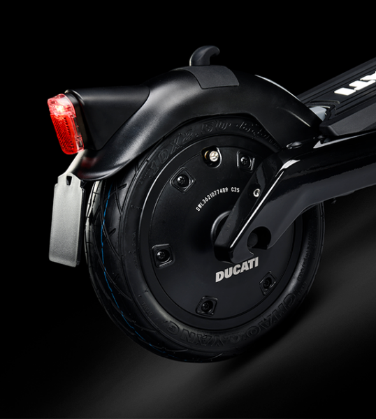 Ducati Pro-III: электросамокат с NFC-ключом, запасом хода до 50 км и скоростью до 25 км/ч за €799
Ducati Pro-III: электросамокат с NFC-ключом, запасом хода до 50 км и скоростью до 25 км/ч за €799