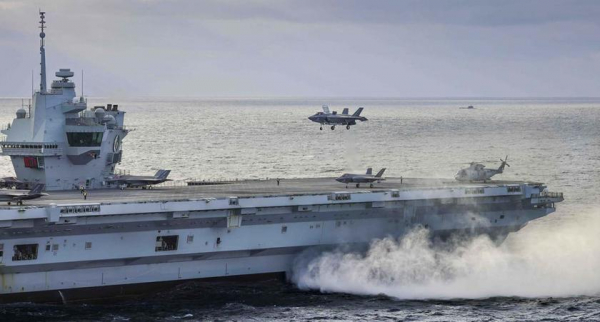 
							Британский авианосец HMS Queen Elizabeth с истребителями пятого поколения F-35B Lightning II впервые в истории перешёл под командование НАТО
						