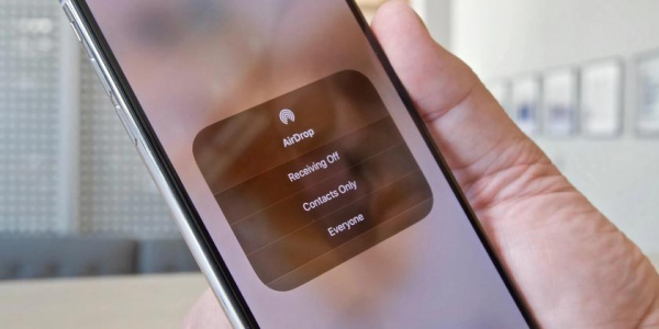 Apple ограничила работу функции AirDrop на iPhone из-за протестов в Китае
Apple ограничила работу функции AirDrop на iPhone из-за протестов в Китае