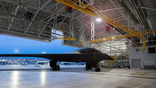 США покажут секретный ядерный стелс-бомбардировщик B-21 Raider в начале декабря
США покажут секретный ядерный стелс-бомбардировщик B-21 Raider в начале декабря