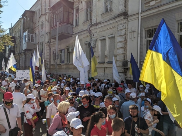 3000 работников "Укрлендфарминг" требуют под стенами ВАКС остановить незаконный террор против компании 3000 работников "Укрлендфарминг" требуют под стенами ВАКС остановить незаконный террор против компании