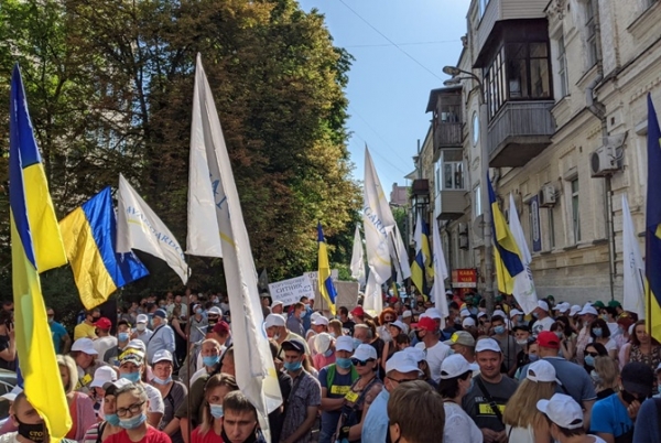 3000 работников "Укрлендфарминг" требуют под стенами ВАКС остановить незаконный террор против компании 3000 работников "Укрлендфарминг" требуют под стенами ВАКС остановить незаконный террор против компании