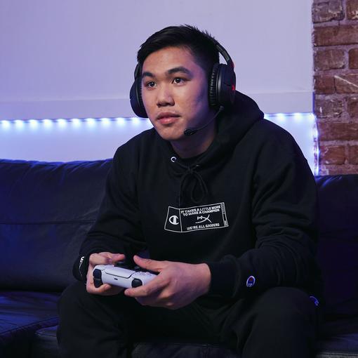 HyperX и Champion анонсировали Glow in the Dark: лимитированная коллекция светящейся одежды для геймеров с ценником от $30
HyperX и Champion анонсировали Glow in the Dark: лимитированная коллекция светящейся одежды для геймеров с ценником от $30