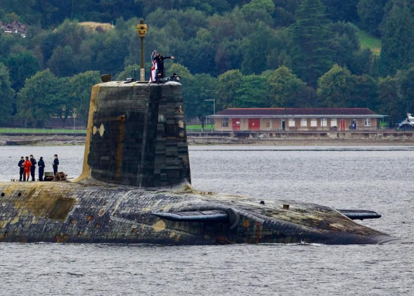 
							Атомная субмарина класса Vanguard с межконтинентальными баллистическими ракетами Trident II (D5) стала напоминать морское чудище после продолжительной миссии
						