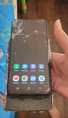 Энтузиаст модифицировал свой Samsung Galaxy A32 5G, добавив батарею на 30 000 мАч. Теперь это не смартфон, а кирпич
Энтузиаст модифицировал свой Samsung Galaxy A32 5G, добавив батарею на 30 000 мАч. Теперь это не смартфон, а кирпич