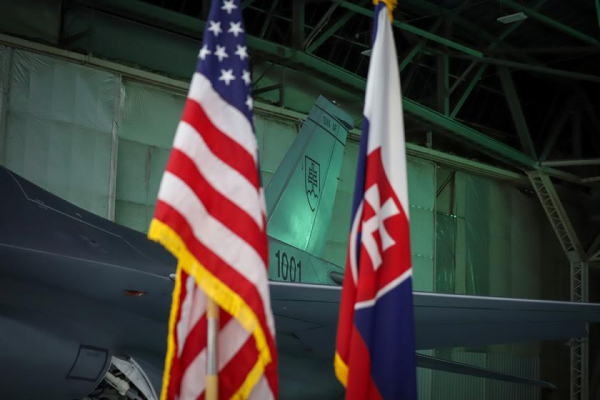 
							Lockheed Martin представила первый модернизированный истребитель четвёртого поколения F-16 Block 70 для ВВС Словакии
						
