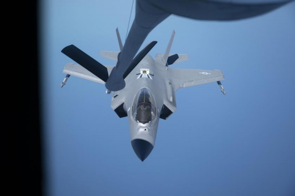 
							F-35 Lightning II успокоили российские истребители Су-35, но не смогли заставить Иран прекратить агрессивные действия в Персидском заливе
						