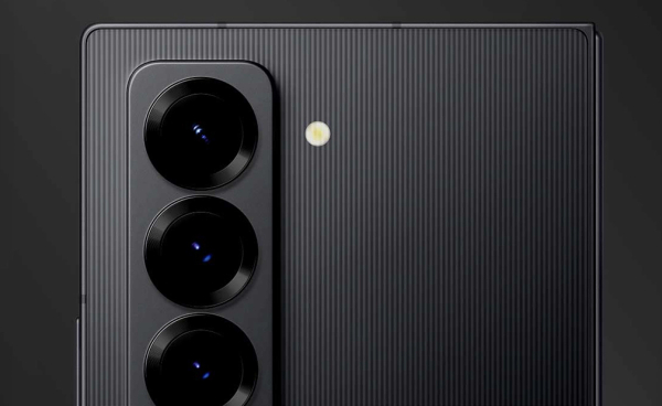 Эксклюзивный смартфон Galaxy Fold Special Edition можно заказать через британскую компанию за $3,447 Эксклюзивный смартфон Galaxy Fold Special Edition можно заказать через британскую компанию за $3,447
