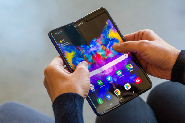 Samsung Galaxy Fold Lite появился на схематическом изображении с двойной камерой и небольшим внешним дисплеем
Samsung Galaxy Fold Lite появился на схематическом изображении с двойной камерой и небольшим внешним дисплеем