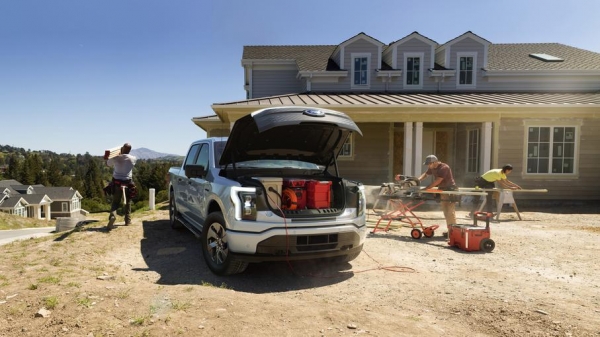 
						Конкурент Tesla Cybertruck и Hummer EV: Ford представил электрический пикап F-150 Lightning с запасом хода до 500 км и ценником от $39 900
					